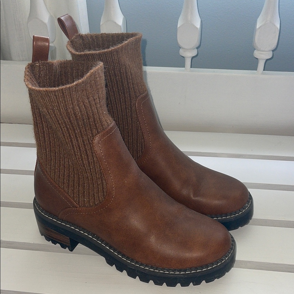 Brown Knit-Collar Chelsea Boots - Women's